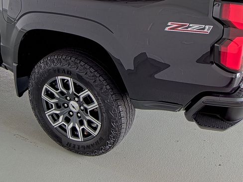 Used 2023 Chevrolet Colorado Z71 w/ Z71 Convenience Package 2 image 9