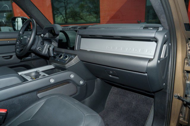 Used 2025 Land Rover Defender 130 X AWD/4WD image 27
