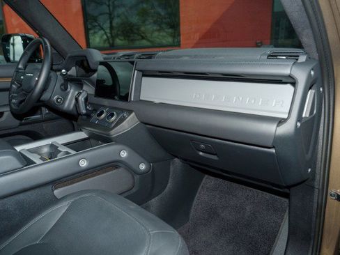 Used 2025 Land Rover Defender 130 X image 27