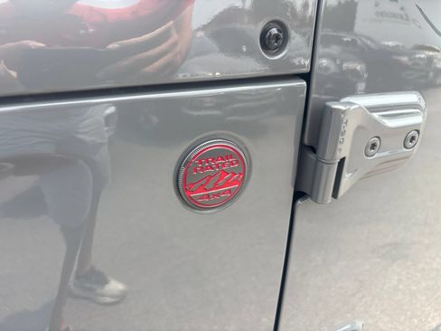 Used 2021 Jeep Gladiator Rubicon AWD/4WD image 12