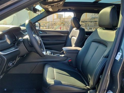 New 2025 Jeep Grand Cherokee L Limited image 16