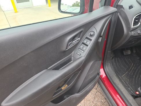 Used 2018 Chevrolet Trax LT AWD/4WD image 9