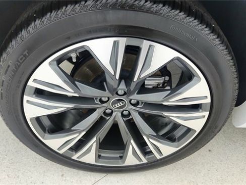 Used 2025 Audi Q8 Prestige w/ Prestige Package image 59