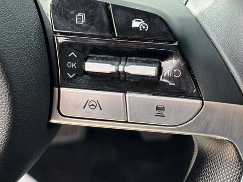 Used 2025 Hyundai Elantra Limited FWD image 13
