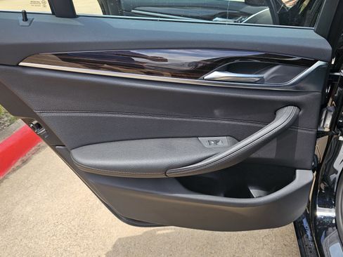 Used 2018 BMW 530e w/ Premium Package 2 image 26