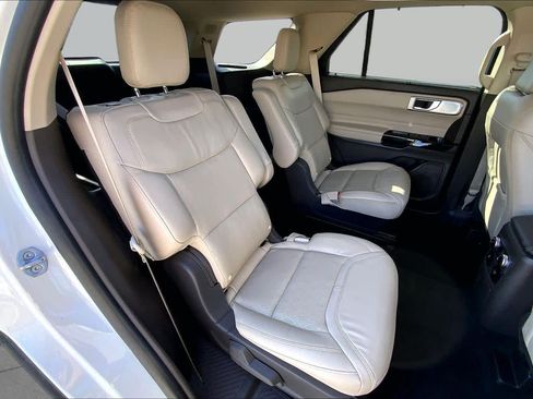 Used 2023 Ford Explorer Platinum w/ Technology Package AWD/4WD image 39