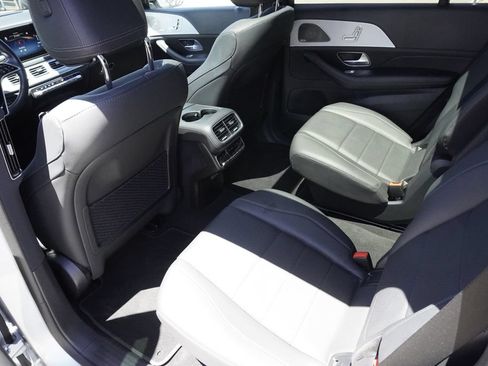 Used 2025 Mercedes-Benz GLS 450 4MATIC image 29
