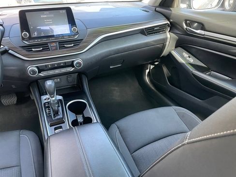 Certified 2024 Nissan Altima 2.5 SV FWD image 10