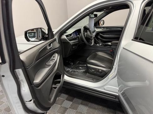 Used 2024 Jeep Grand Cherokee Altitude AWD/4WD image 14