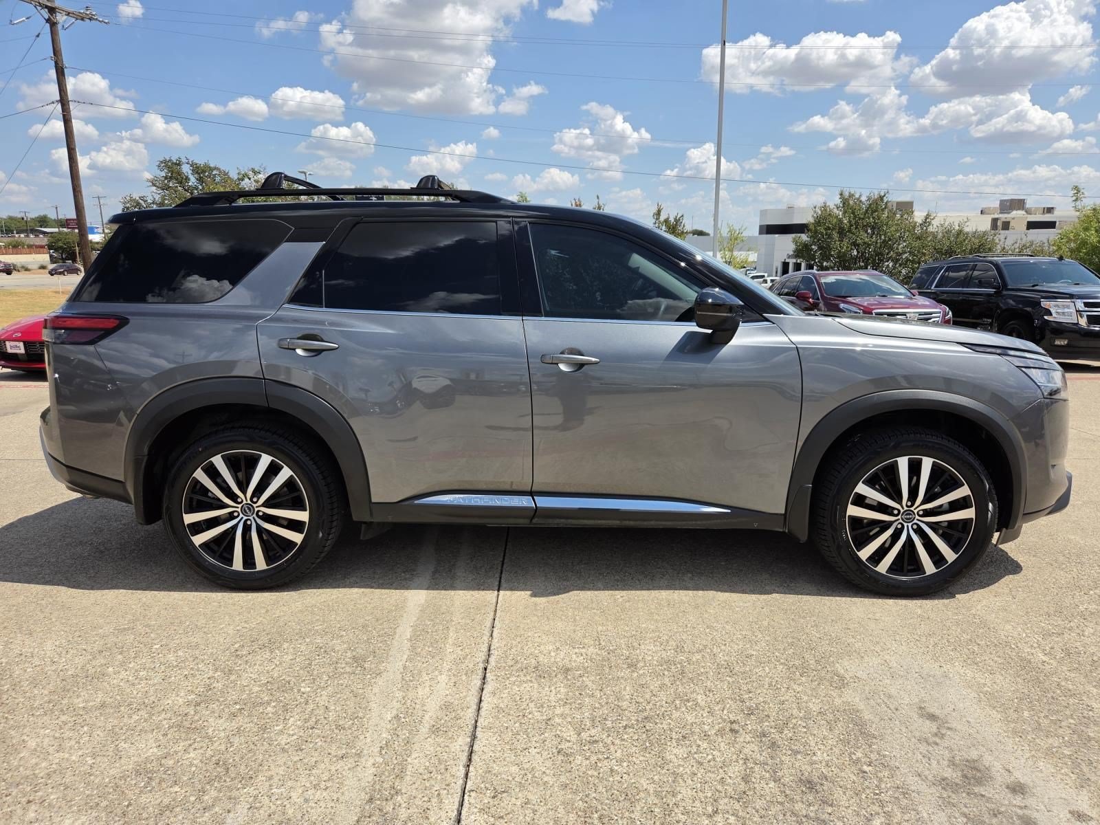 Used 2024 Nissan Pathfinder Platinum FWD image 4