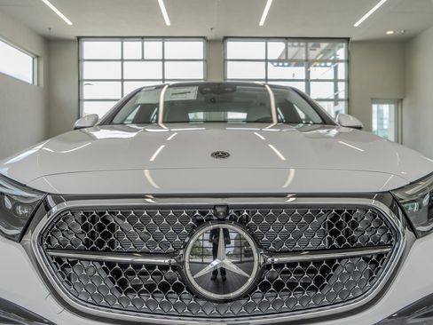Used 2026 Mercedes-Benz E 350 4MATIC Sedan image 23