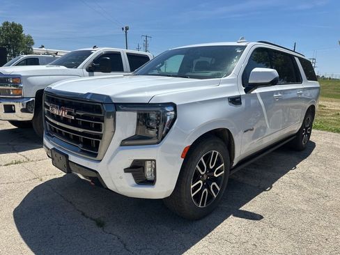 Used 2022 GMC Yukon XL AT4 w/ AT4 Premium Plus Package AWD/4WD image 13