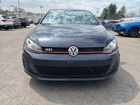 Used 2017 Volkswagen GTI SE image 2
