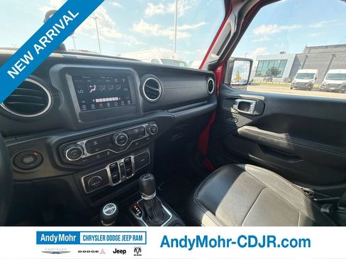 Used 2018 Jeep Wrangler Unlimited Sahara AWD/4WD image 12