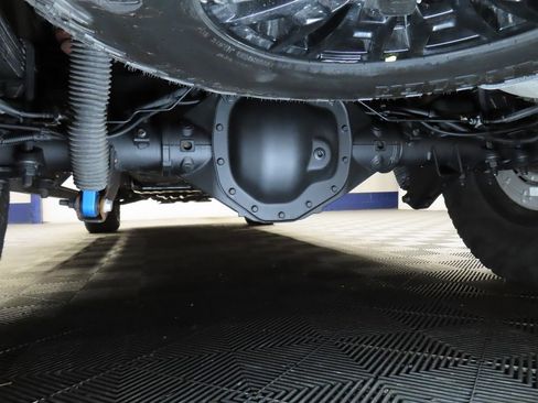 Used 2025 Chevrolet Silverado 2500 ZR2 w/ Technology Package image 9