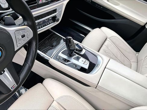 Used 2022 BMW 740i w/ M Sport Package image 15