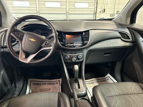 Used 2017 Chevrolet Trax LT w/ LT Convenience Package AWD/4WD image 4