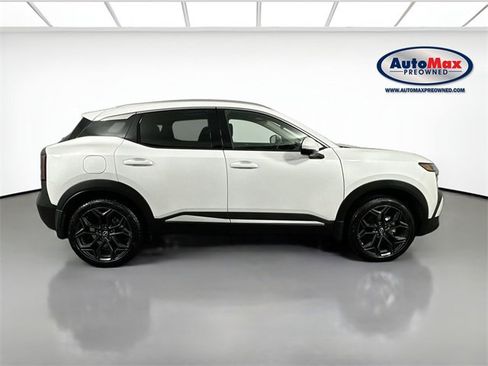 Used 2025 Nissan Kicks SR image 9