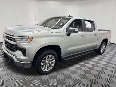 Used 2022 Chevrolet Silverado 1500 LT AWD/4WD image 4