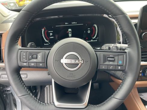 Used 2025 Nissan Pathfinder Platinum w/ Cargo Package image 26