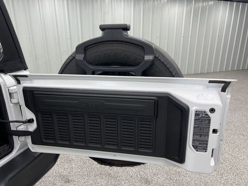 Used 2024 Jeep Wrangler Sahara image 10