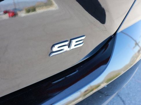 Used 2025 Toyota Camry SE image 7
