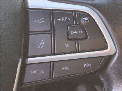 Used 2022 Toyota Highlander XLE image 17