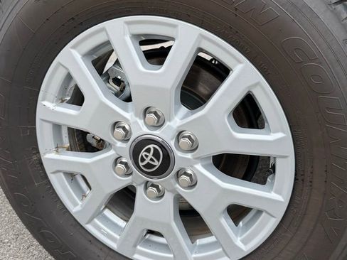 Used 2025 Toyota Tacoma SR AWD/4WD image 10