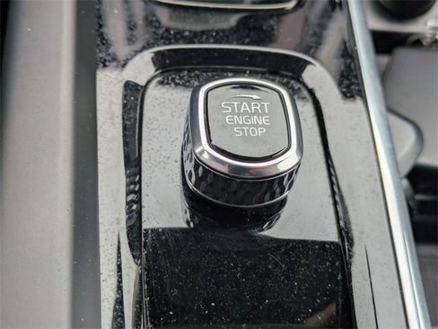 Used 2025 Volvo XC60 B5 Plus image 23