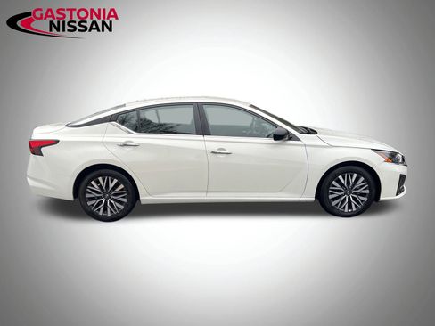 Used 2024 Nissan Altima 2.5 SV image 21