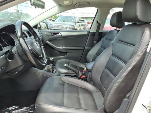 Used 2017 Volkswagen Jetta SE FWD image 9
