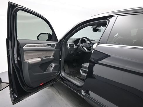 Used 2023 Volkswagen Atlas Cross Sport SE w/ Black Wheel Package AWD/4WD image 9