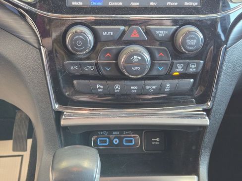 Used 2020 Jeep Grand Cherokee Altitude image 23