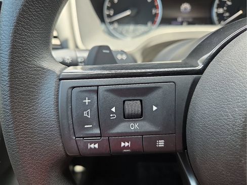 Used 2022 Nissan Rogue SV FWD image 19