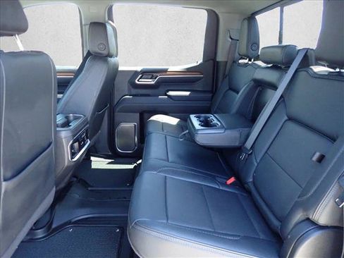 Used 2025 GMC Sierra 1500 Denali AWD/4WD image 8
