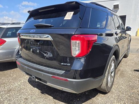 Used 2024 Ford Explorer XLT w/ Equipment Group 202A image 4
