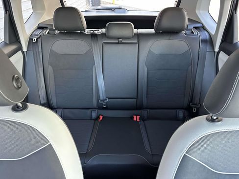 New 2026 Volkswagen Taos SE image 14