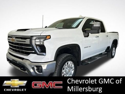 Used 2024 Chevrolet Silverado 3500 LTZ w/ LTZ Plus Package AWD/4WD image 4