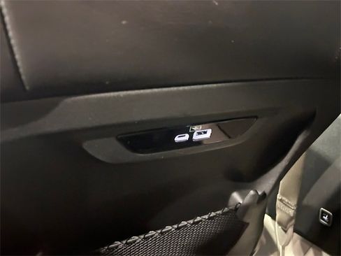 Used 2023 Chrysler Pacifica Limited image 25