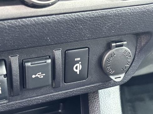 Used 2021 Toyota Tacoma TRD Sport w/ Technology Package AWD/4WD image 28