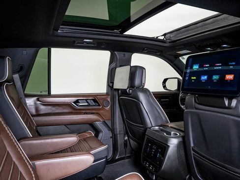 Used 2025 GMC Yukon Denali Ultimate AWD/4WD image 18