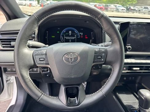 Used 2025 Toyota Camry SE image 18