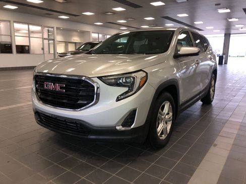 Used 2021 GMC Terrain SLE FWD image 1
