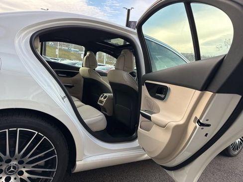 Used 2024 Mercedes-Benz C 300 4MATIC Sedan image 23