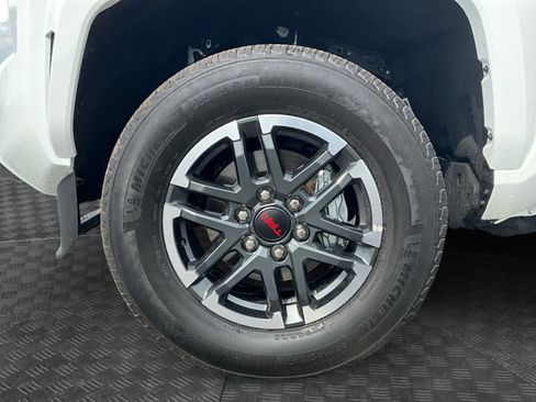 Used 2025 Toyota Tacoma TRD Sport AWD/4WD image 16