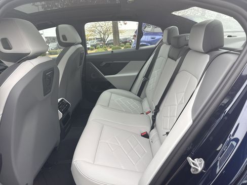 New 2026 BMW 550e xDrive AWD/4WD image 11