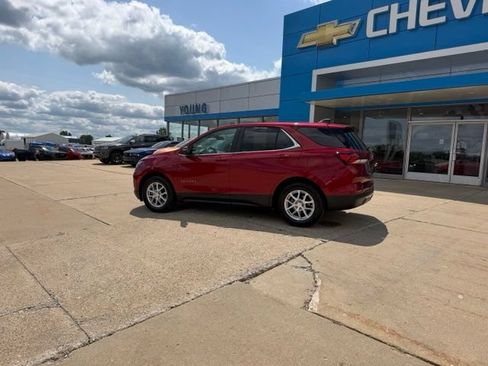 Used 2023 Chevrolet Equinox LT AWD/4WD image 3