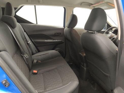 Used 2021 Nissan Kicks S image 19