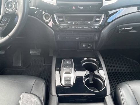 Used 2018 Honda Pilot Touring image 11