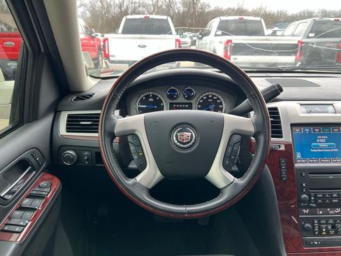Used 2010 Cadillac Escalade Luxury image 36